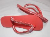 Havaianas decoradas com strass e fio de seda cor salmão com